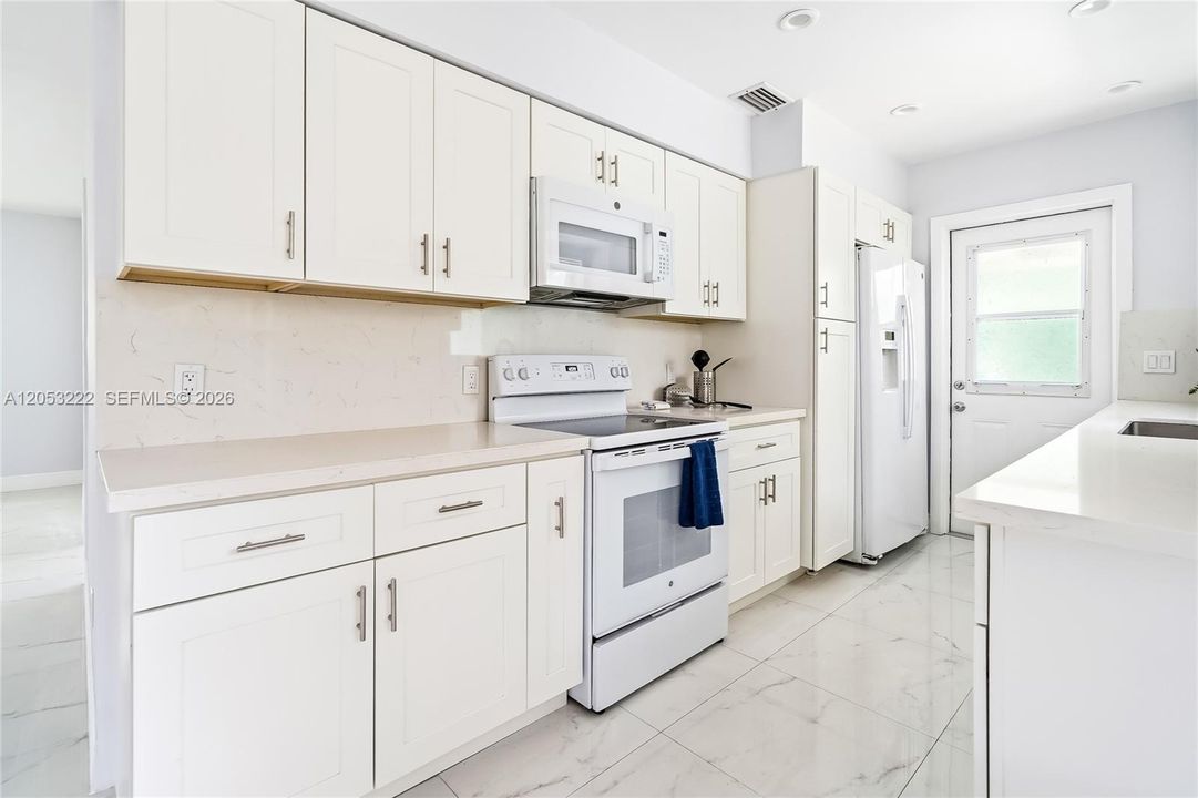 На продажу: $498,000 (3 спален, 2 ванн, 1218 Квадратных фут)