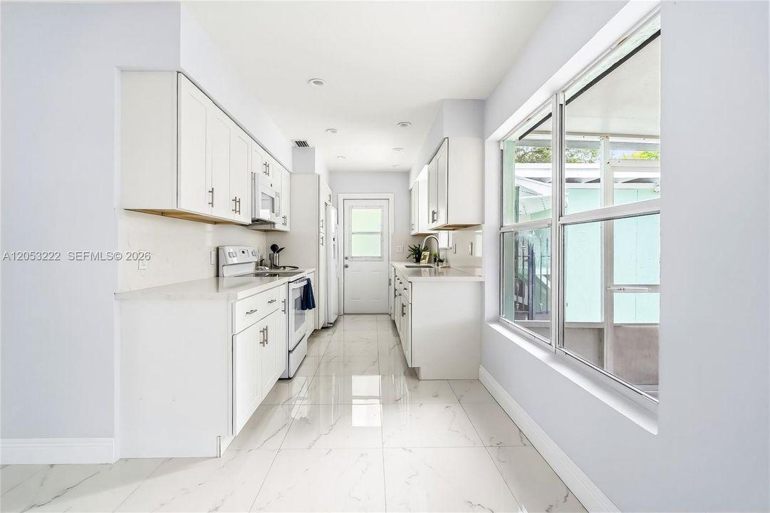На продажу: $498,000 (3 спален, 2 ванн, 1218 Квадратных фут)