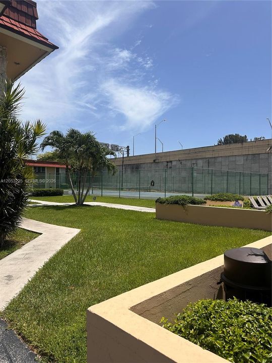 For Sale: $224,900 (2 beds, 1 baths, 878 Square Feet)