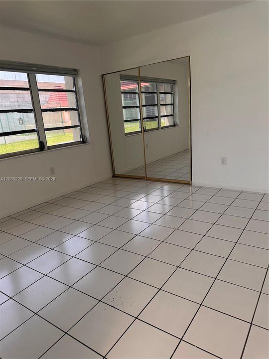 For Sale: $224,900 (2 beds, 1 baths, 878 Square Feet)