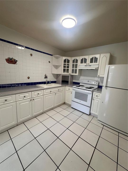 For Sale: $224,900 (2 beds, 1 baths, 878 Square Feet)