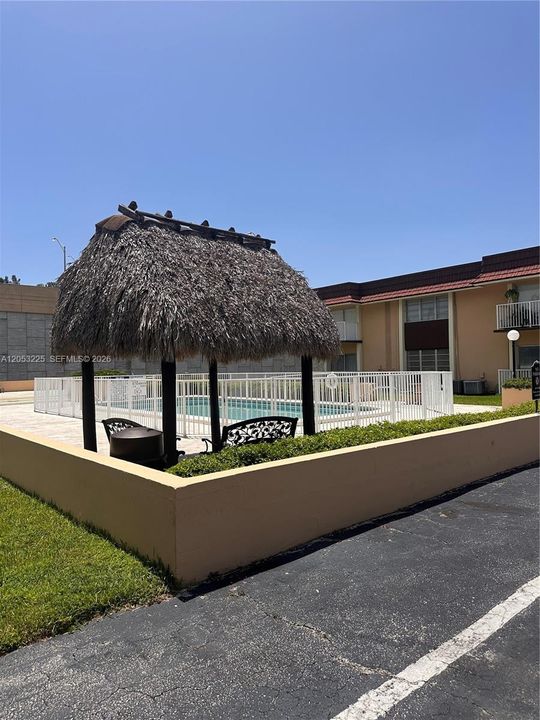 For Sale: $224,900 (2 beds, 1 baths, 878 Square Feet)