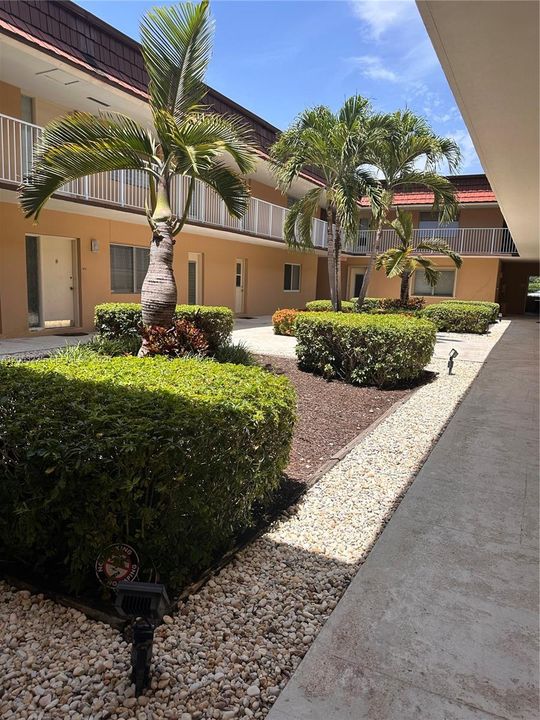 For Sale: $224,900 (2 beds, 1 baths, 878 Square Feet)