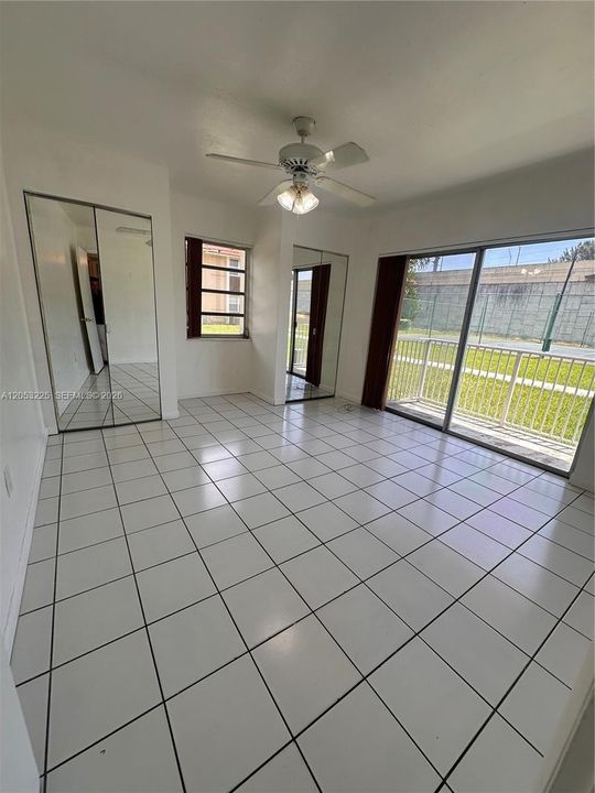 For Sale: $224,900 (2 beds, 1 baths, 878 Square Feet)