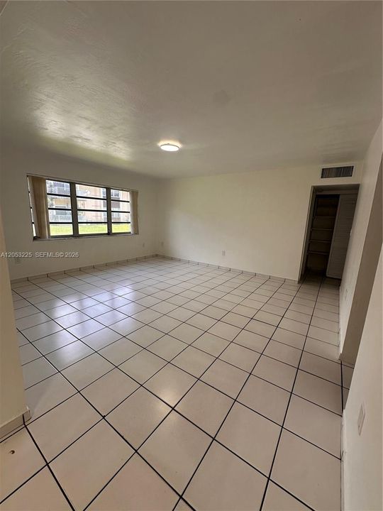 For Sale: $224,900 (2 beds, 1 baths, 878 Square Feet)