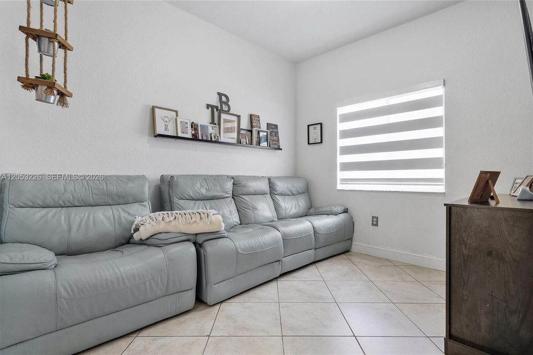 En Venta: $425,000 (2 camas, 2 baños, 1150 Pies cuadrados)