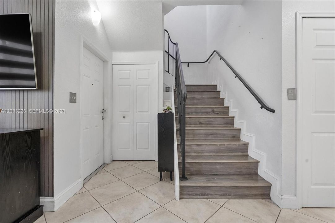 En Venta: $425,000 (2 camas, 2 baños, 1150 Pies cuadrados)