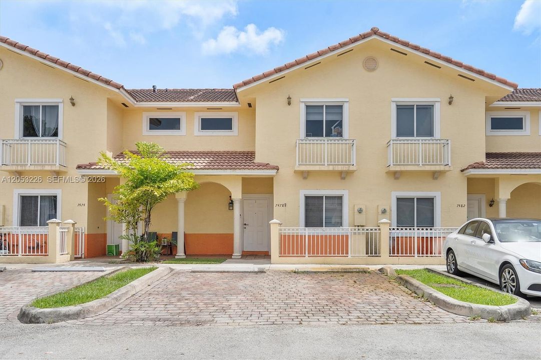 En Venta: $425,000 (2 camas, 2 baños, 1150 Pies cuadrados)