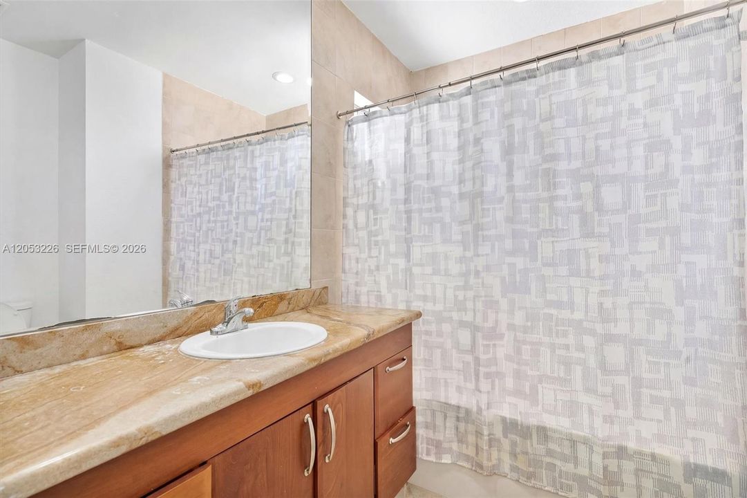 En Venta: $425,000 (2 camas, 2 baños, 1150 Pies cuadrados)