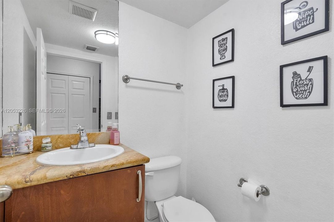 En Venta: $425,000 (2 camas, 2 baños, 1150 Pies cuadrados)