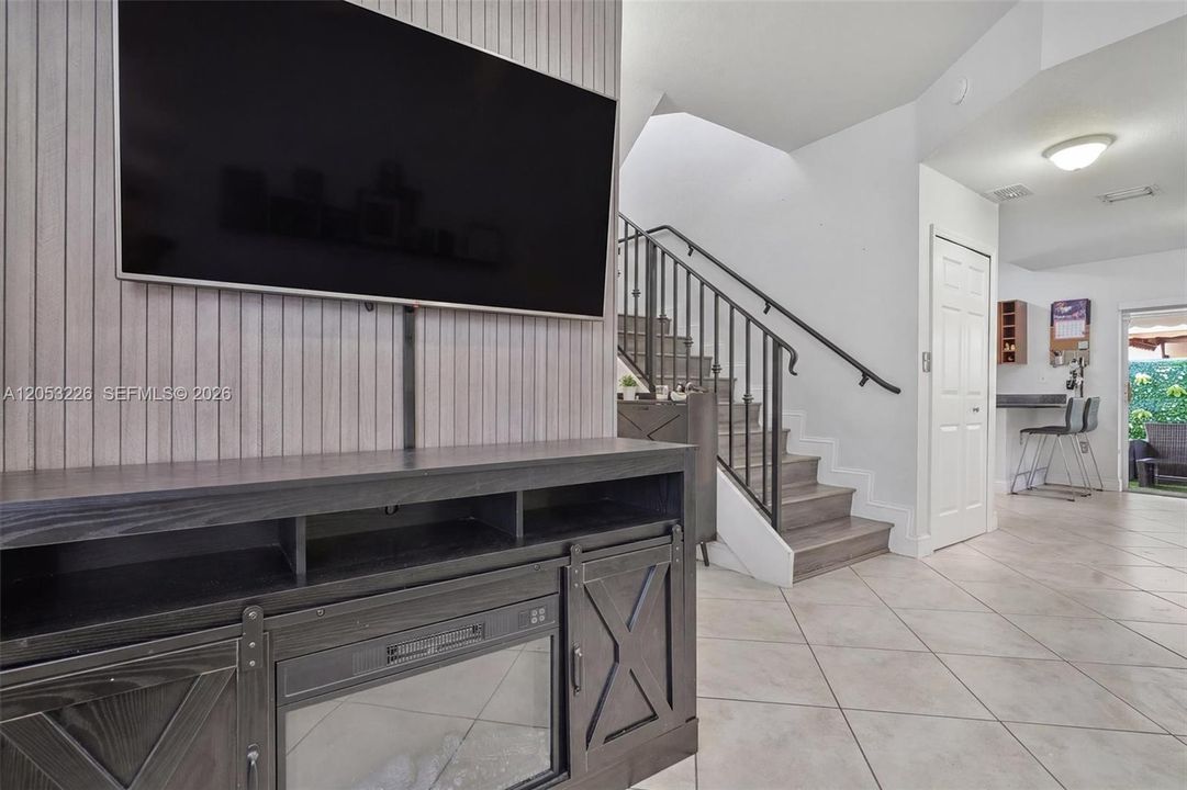 En Venta: $425,000 (2 camas, 2 baños, 1150 Pies cuadrados)