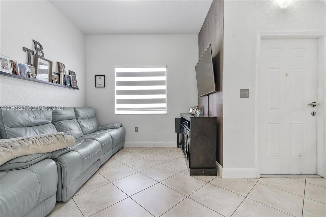 En Venta: $425,000 (2 camas, 2 baños, 1150 Pies cuadrados)