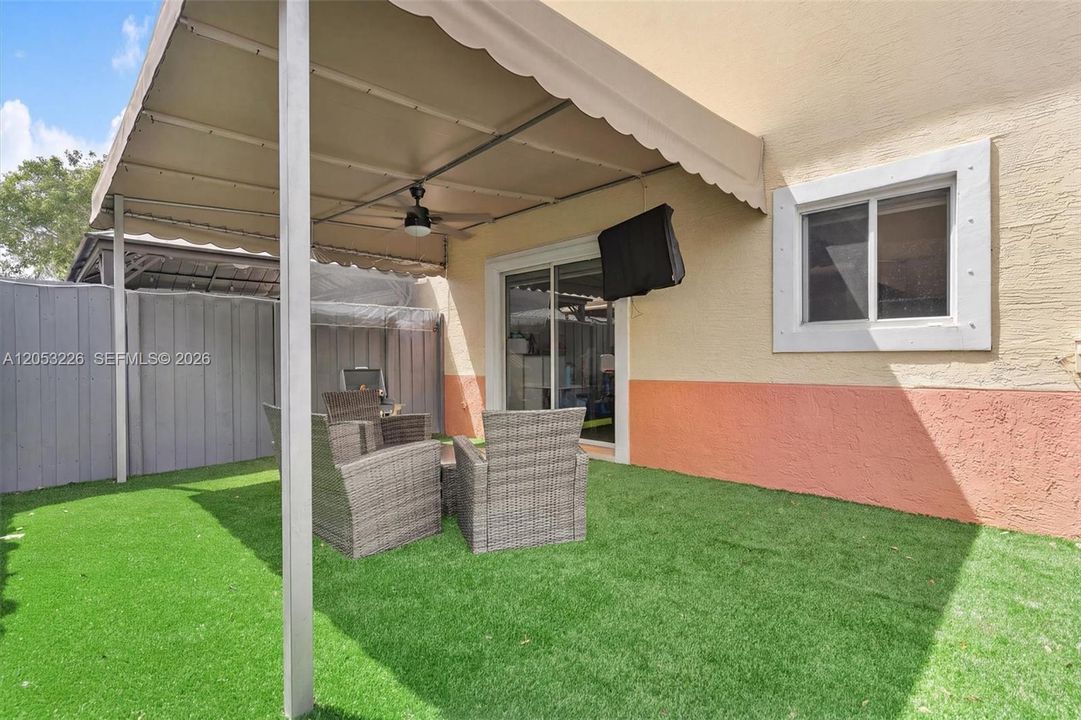 En Venta: $425,000 (2 camas, 2 baños, 1150 Pies cuadrados)