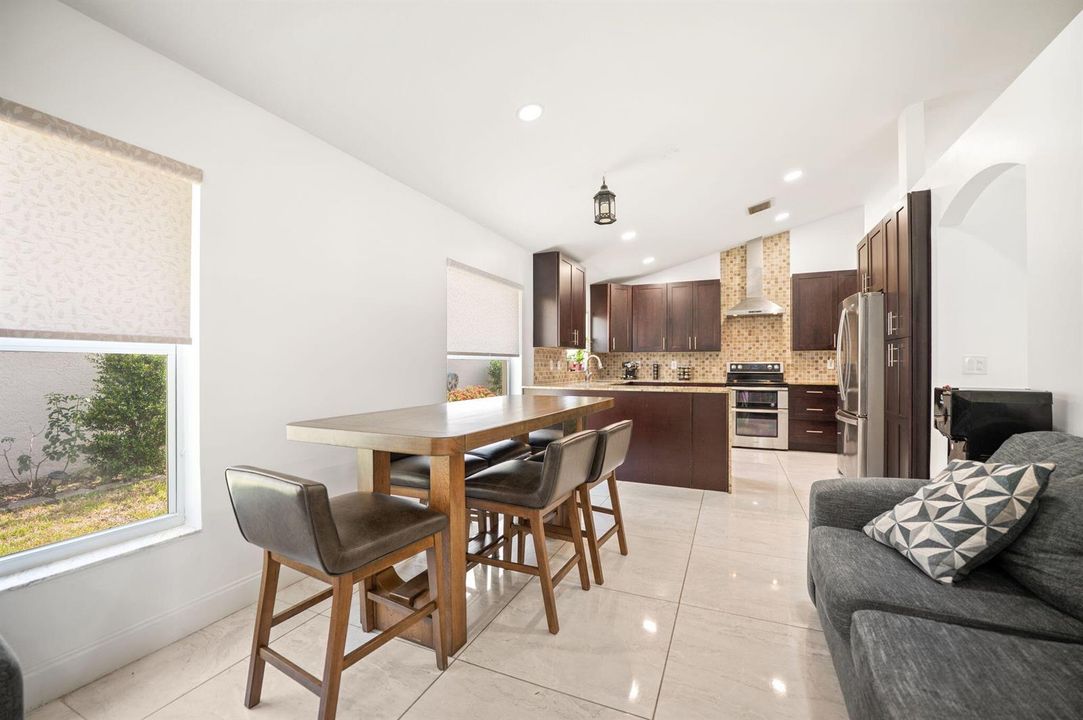9-web-or-mls-1842-oak-berry-cir