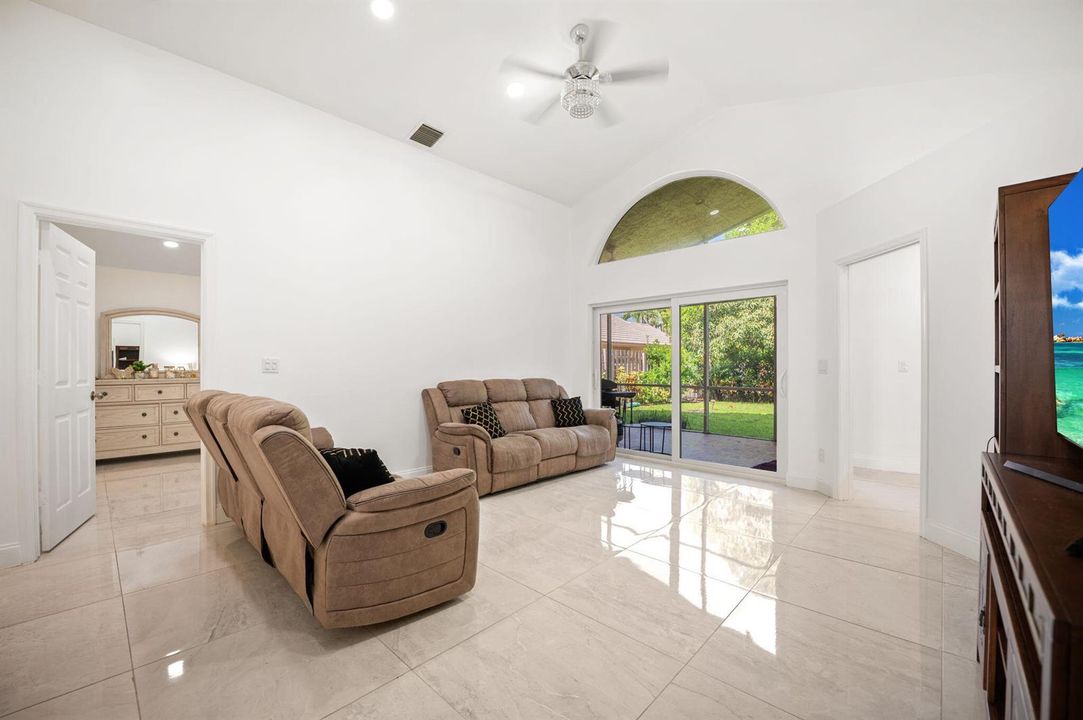 7-web-or-mls-1842-oak-berry-cir