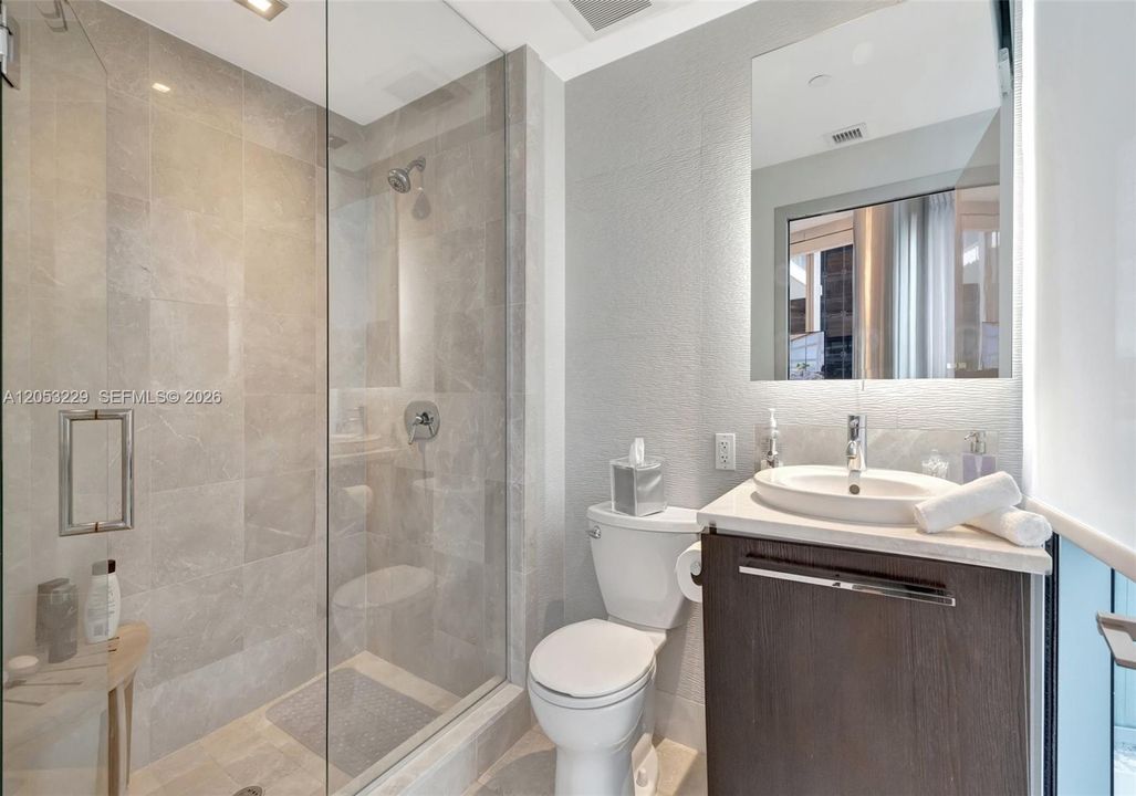 Second Bedroom’s Private Full Bathroom