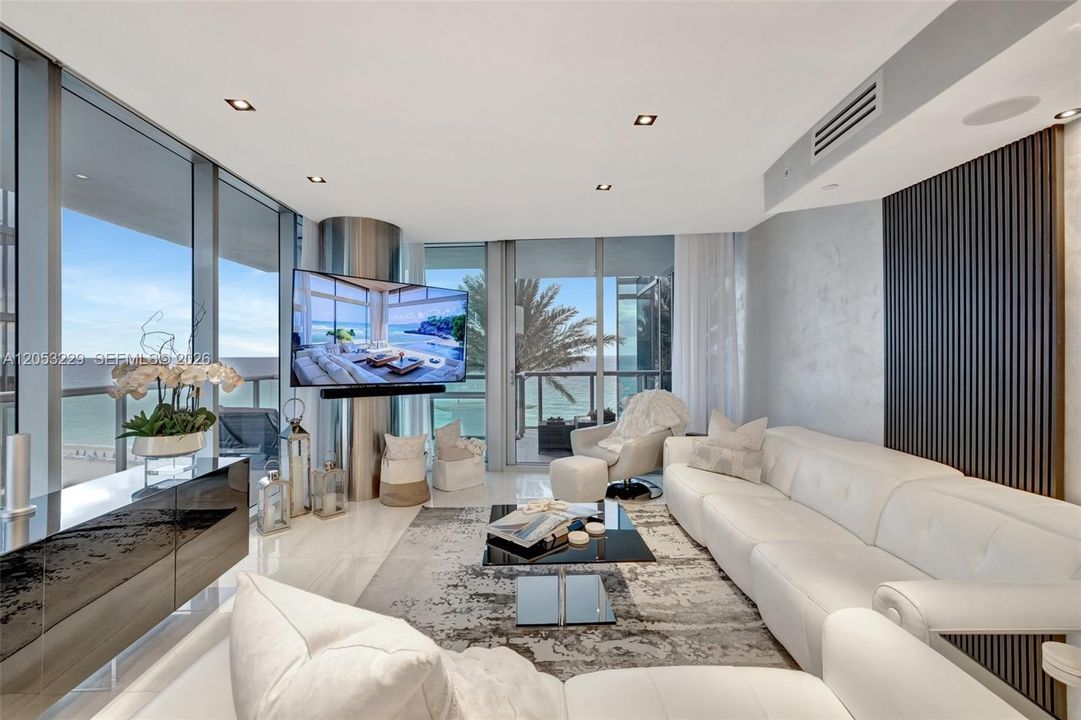 Elegant Living Room with Direct Access to the Balcony