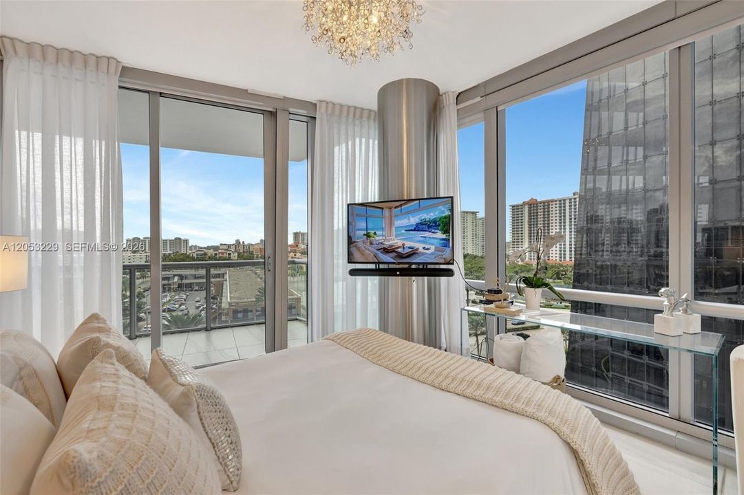 irst Bedroom with Private En-Suite Bathroom and City Views