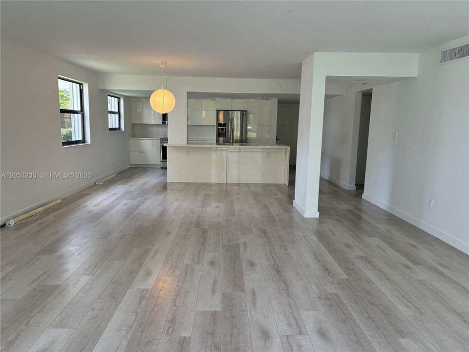 В аренду: $3,400 (3 спален, 2 ванн, 1707 Квадратных фут)