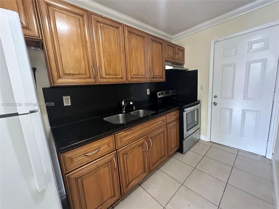 For Rent: $2,900 (3 beds, 2 baths, 1022 Square Feet)