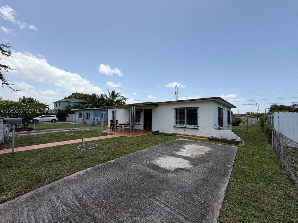 For Sale: $475,000 (3 beds, 2 baths, 1420 Square Feet)