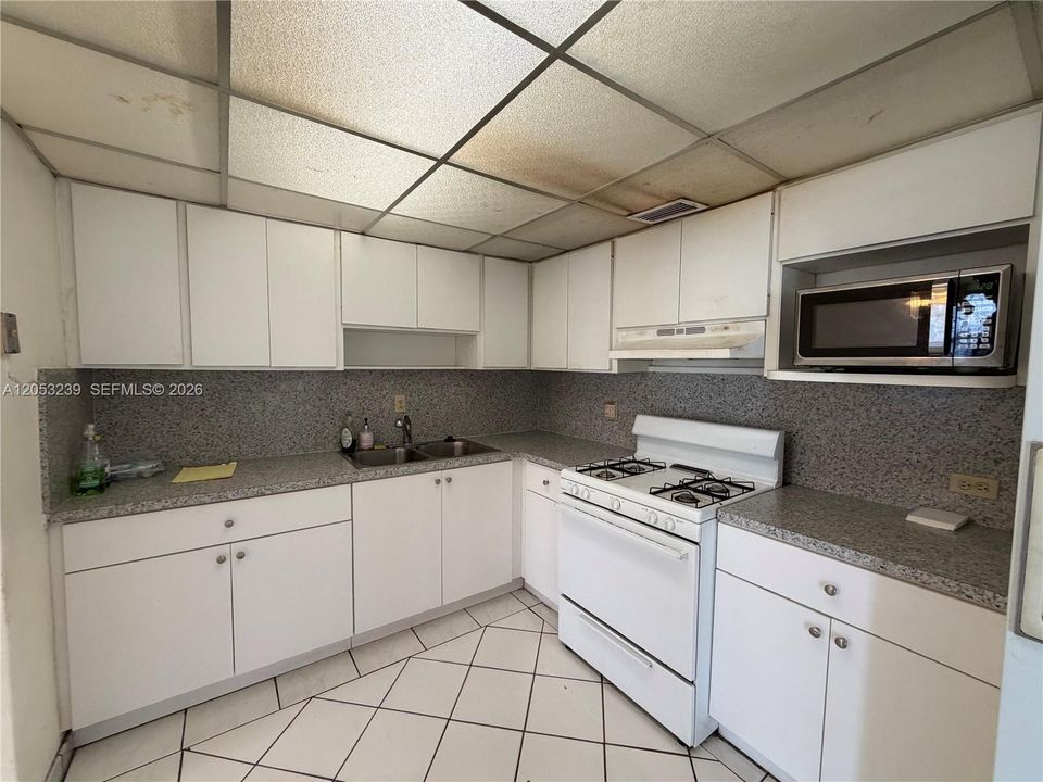 For Sale: $475,000 (3 beds, 2 baths, 1420 Square Feet)