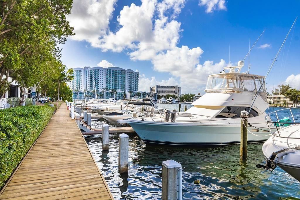 docks available to rent in buildings