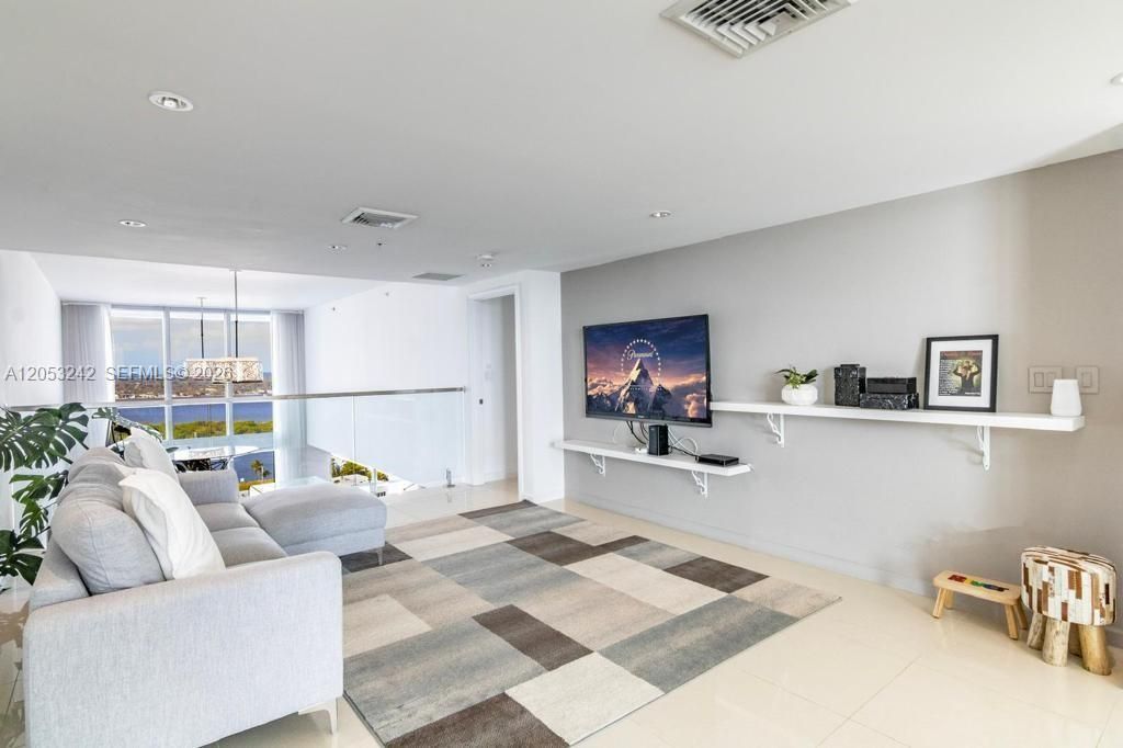В аренду: $9,000 (3 спален, 3 ванн, 2498 Квадратных фут)