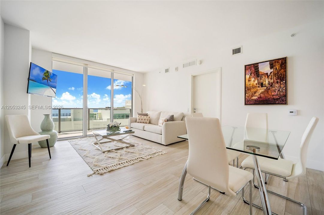 В аренду: $7,000 (2 спален, 2 ванн, 1070 Квадратных фут)