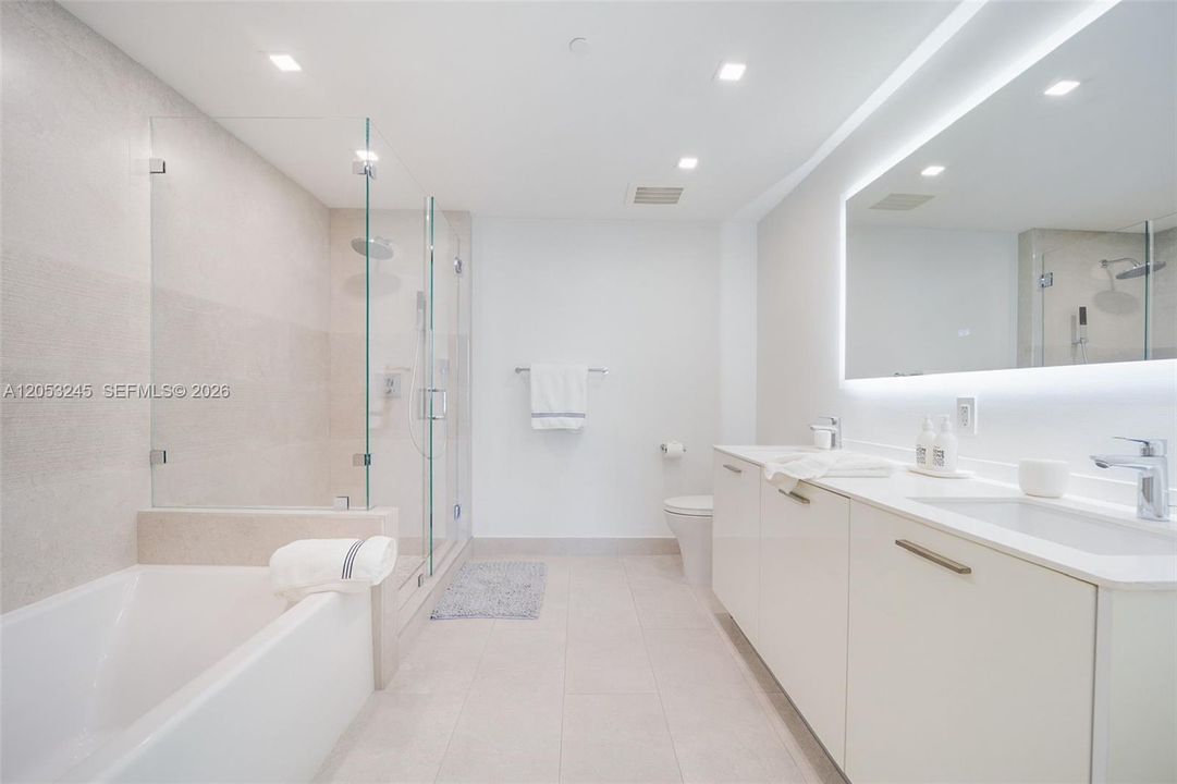 В аренду: $7,000 (2 спален, 2 ванн, 1070 Квадратных фут)