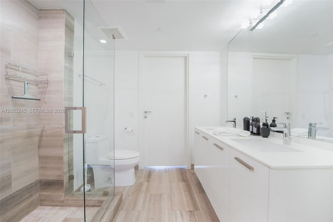 В аренду: $7,000 (2 спален, 2 ванн, 1070 Квадратных фут)