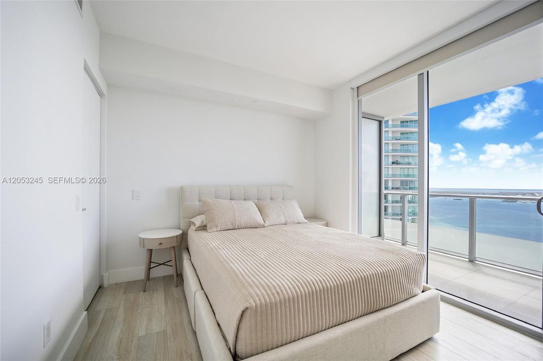 В аренду: $7,000 (2 спален, 2 ванн, 1070 Квадратных фут)