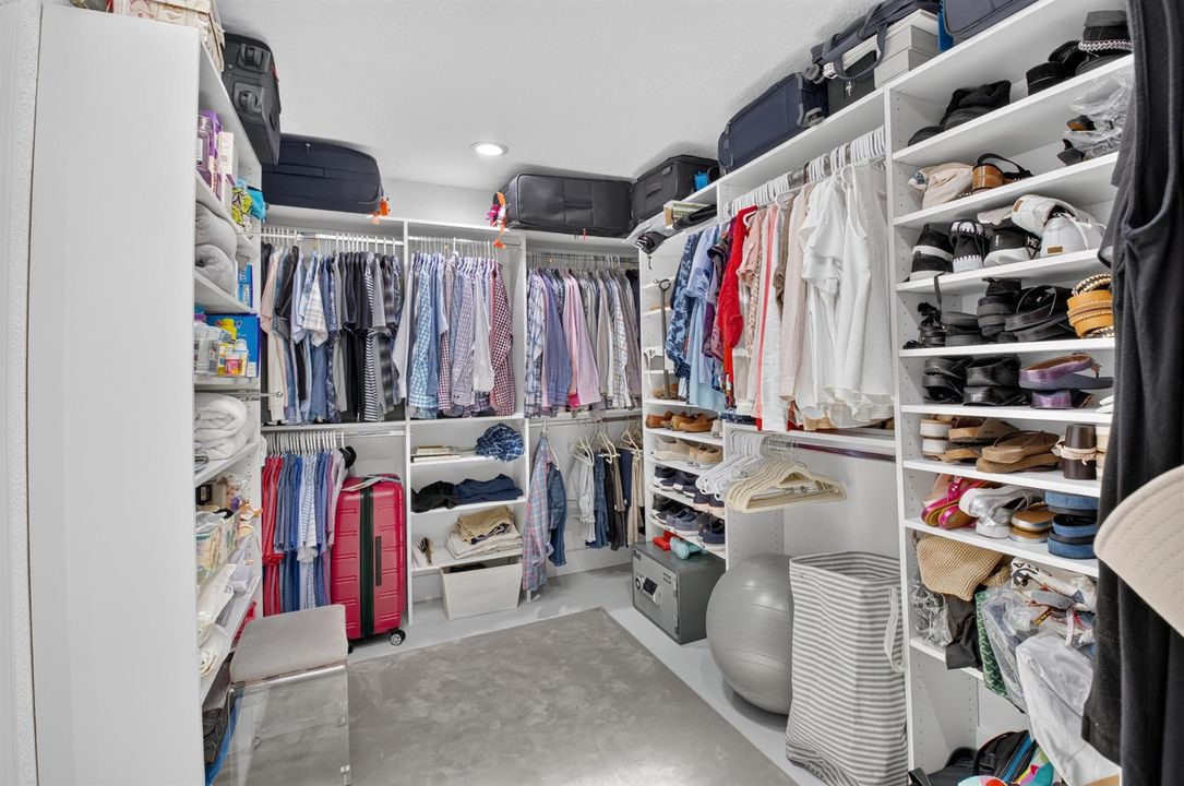 Walk-in Closet