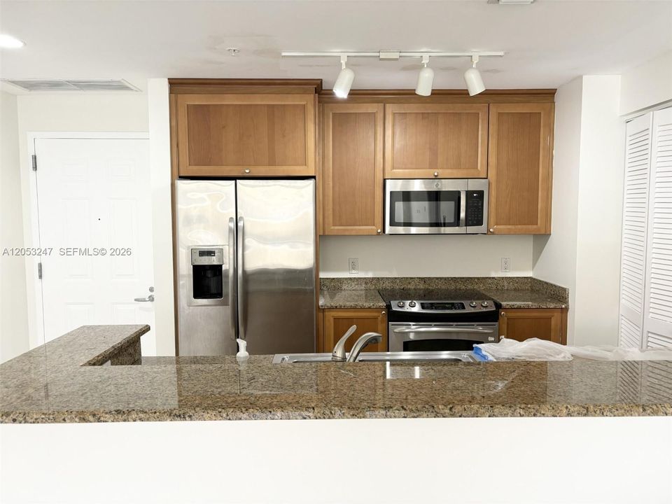 For Rent: $3,975 (2 beds, 2 baths, 1202 Square Feet)