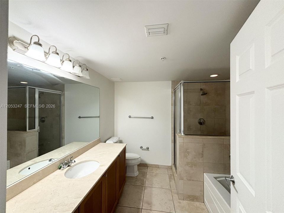 For Rent: $3,975 (2 beds, 2 baths, 1202 Square Feet)