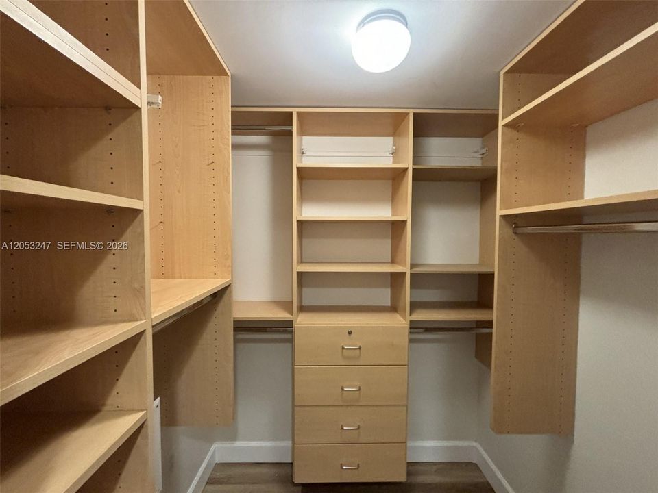 For Rent: $3,975 (2 beds, 2 baths, 1202 Square Feet)