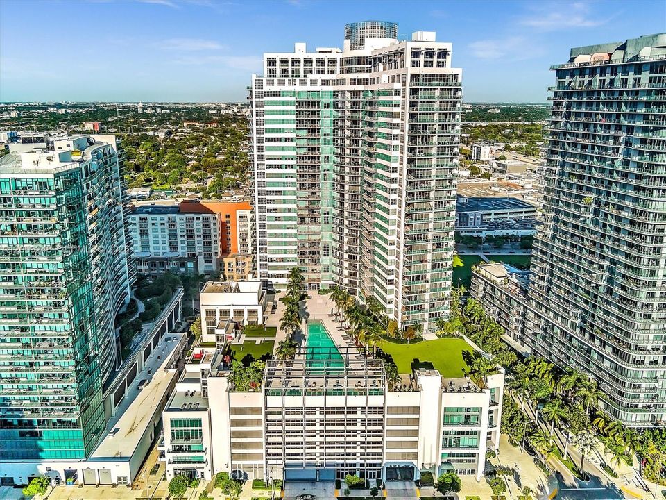 В аренду: $4,000 (1 спален, 1 ванн, 861 Квадратных фут)