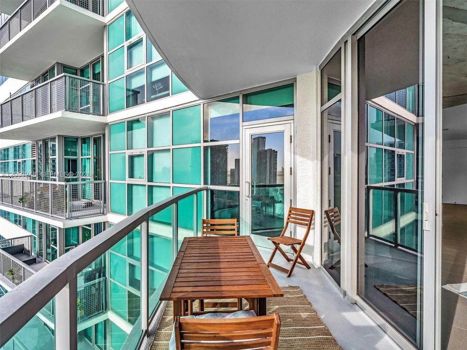 В аренду: $4,000 (1 спален, 1 ванн, 861 Квадратных фут)