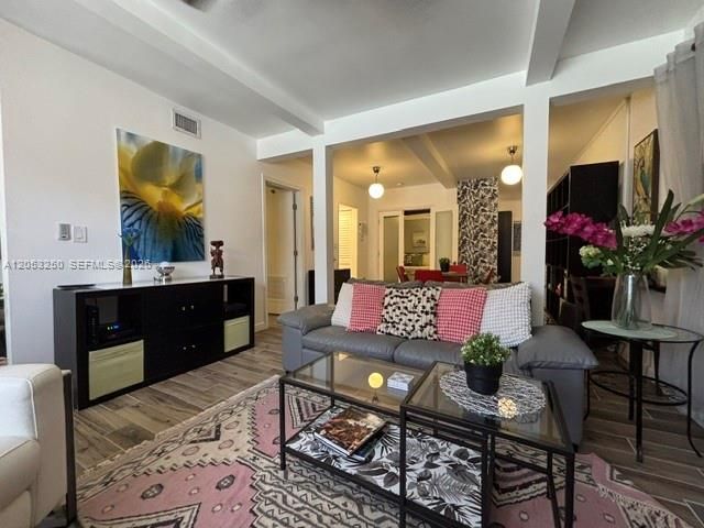 В аренду: $3,250 (2 спален, 2 ванн, 1050 Квадратных фут)