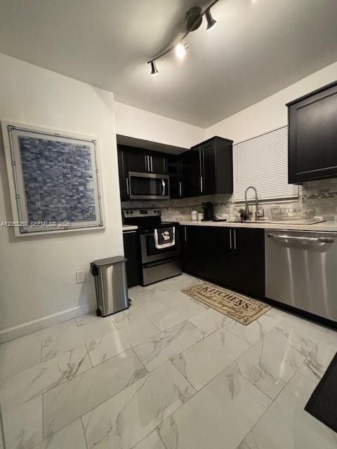 В аренду: $3,250 (2 спален, 2 ванн, 1050 Квадратных фут)