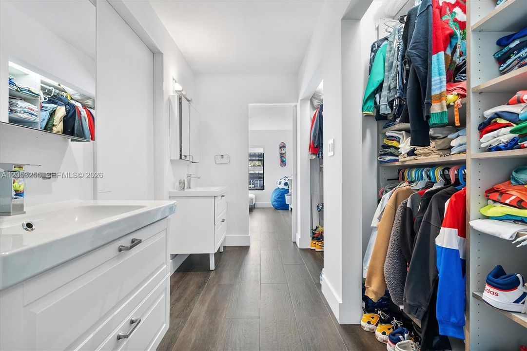 В аренду: $12,000 (4 спален, 2 ванн, 2960 Квадратных фут)
