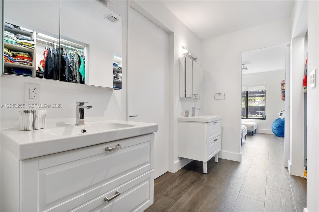 В аренду: $12,000 (4 спален, 2 ванн, 2960 Квадратных фут)