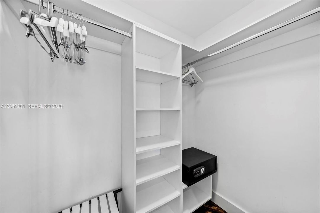 На продажу: $705,000 (2 спален, 2 ванн, 1129 Квадратных фут)