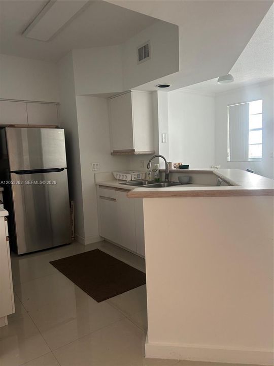 В аренду: $4,000 (2 спален, 2 ванн, 1191 Квадратных фут)