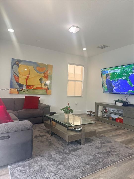 For Rent: $7,200 (4 beds, 3 baths, 2548 Square Feet)