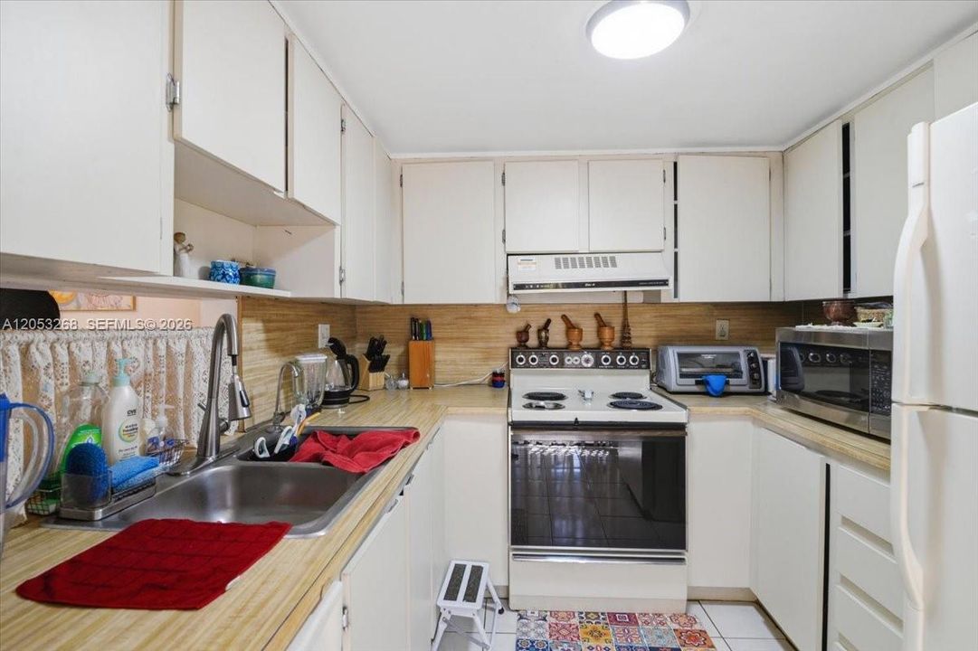 For Sale: $400,000 (3 beds, 2 baths, 1245 Square Feet)