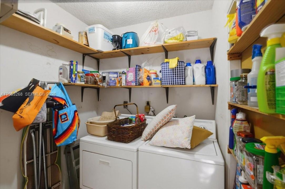 For Sale: $400,000 (3 beds, 2 baths, 1245 Square Feet)