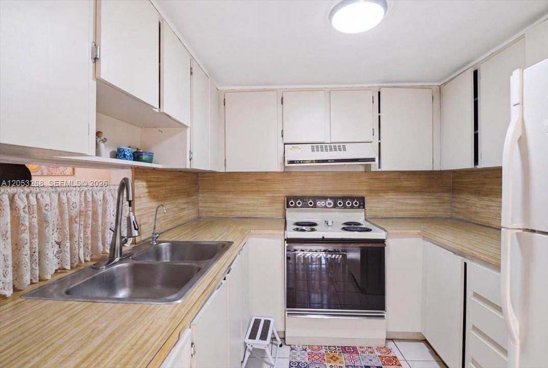 For Sale: $400,000 (3 beds, 2 baths, 1245 Square Feet)