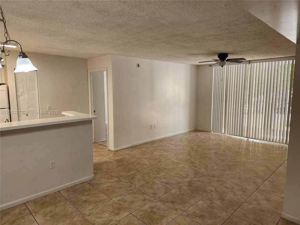 En Venta: $249,800 (2 camas, 2 baños, 966 Pies cuadrados)