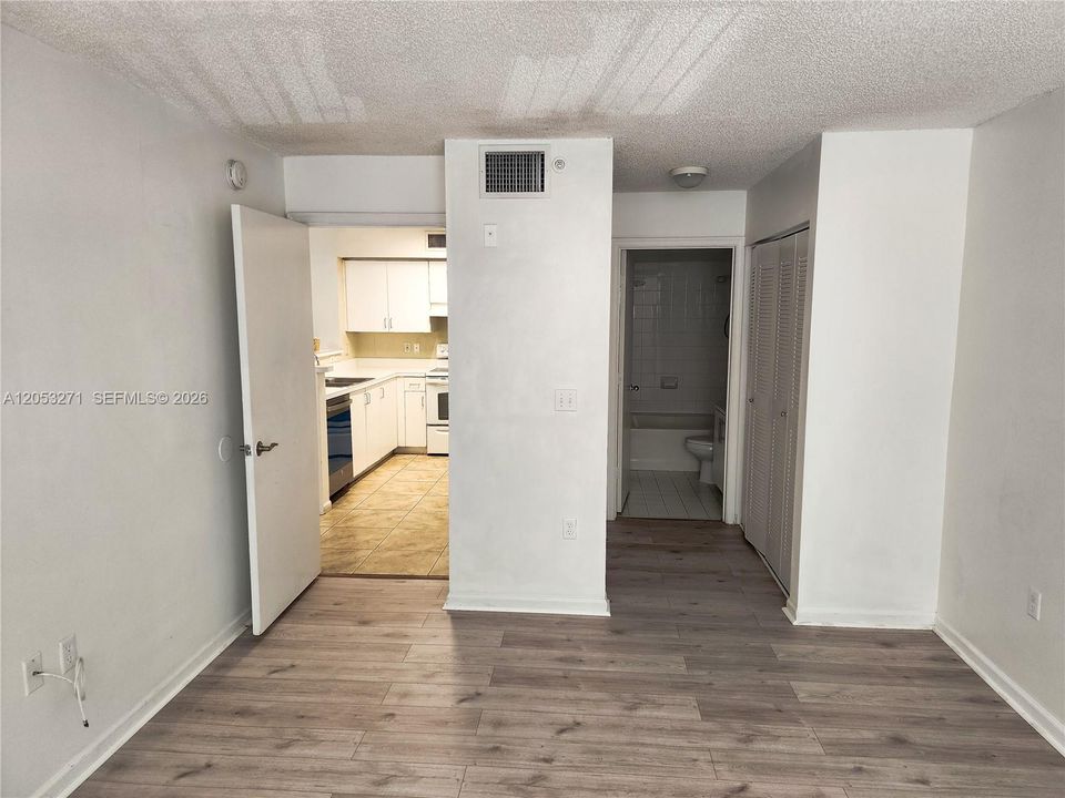 En Venta: $249,800 (2 camas, 2 baños, 966 Pies cuadrados)